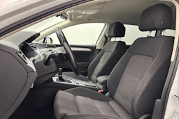 valkoinen Volkswagen Passat 2017 kuva 11.