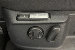 valkoinen Volkswagen Passat 2017 kuva 12.