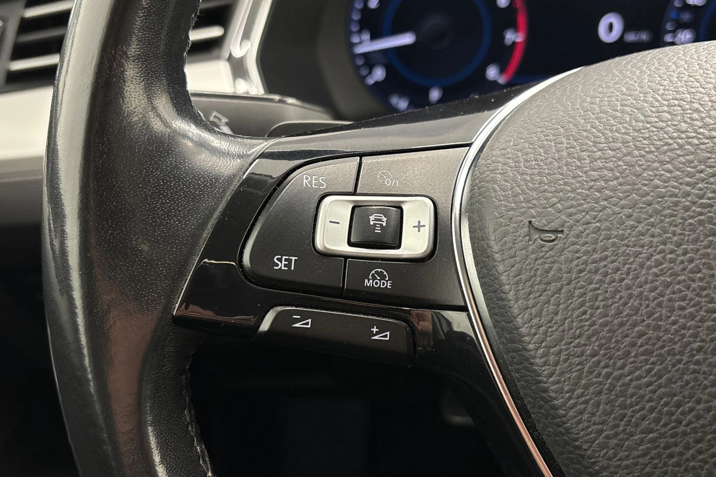 valkoinen Volkswagen Passat 2017 kuva 14.
