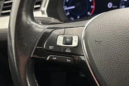valkoinen Volkswagen Passat 2017 kuva 14.