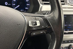 valkoinen Volkswagen Passat 2017 kuva 15.