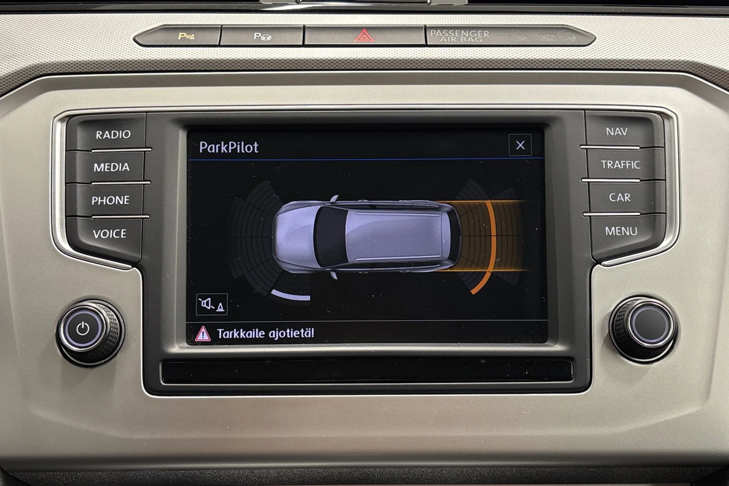 valkoinen Volkswagen Passat 2017 kuva 17.