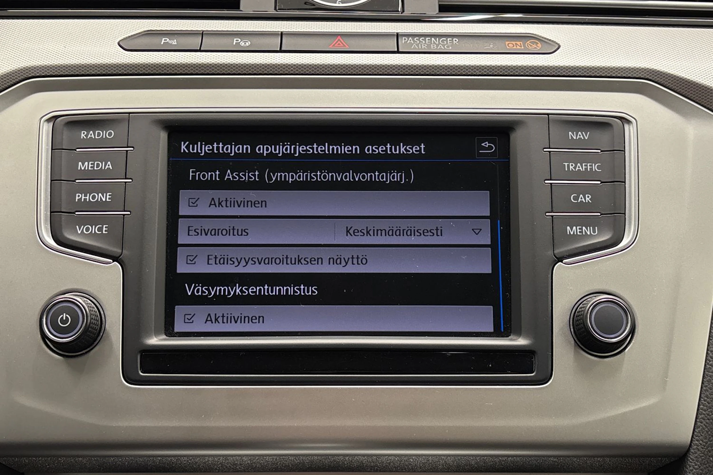 valkoinen Volkswagen Passat 2017 kuva 19.