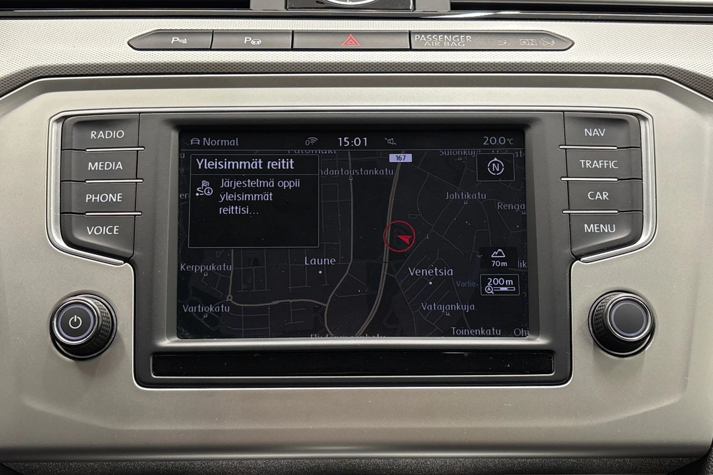 valkoinen Volkswagen Passat 2017 kuva 20.