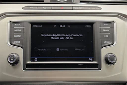 valkoinen Volkswagen Passat 2017 kuva 21.