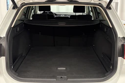 valkoinen Volkswagen Passat 2017 kuva 23.