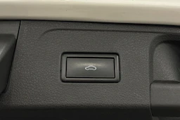 valkoinen Volkswagen Passat 2017 kuva 24.