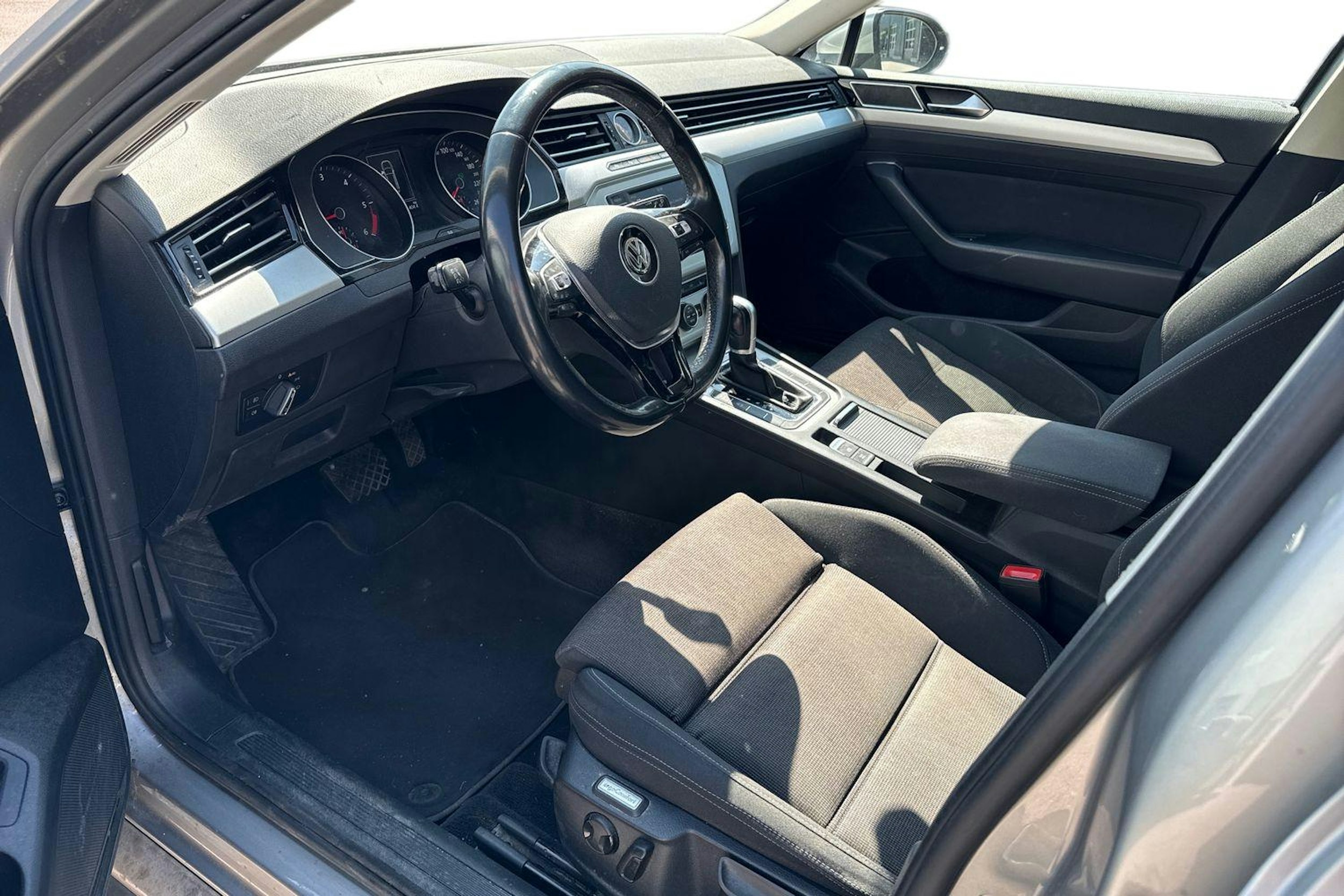 met. harmaa Volkswagen Passat 2017 kuva 3.
