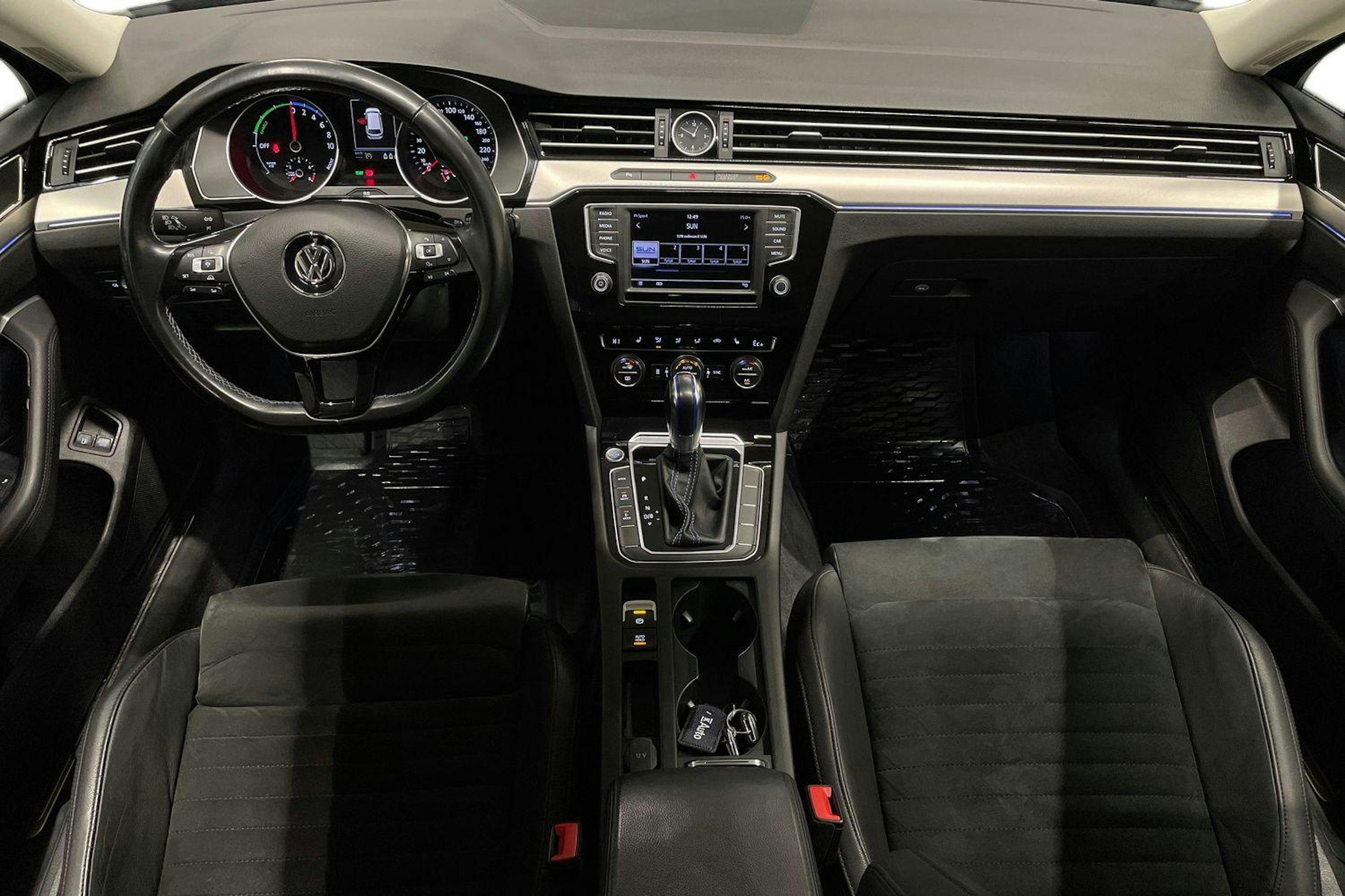 Sininen Volkswagen PASSAT 2017 kuva 7.