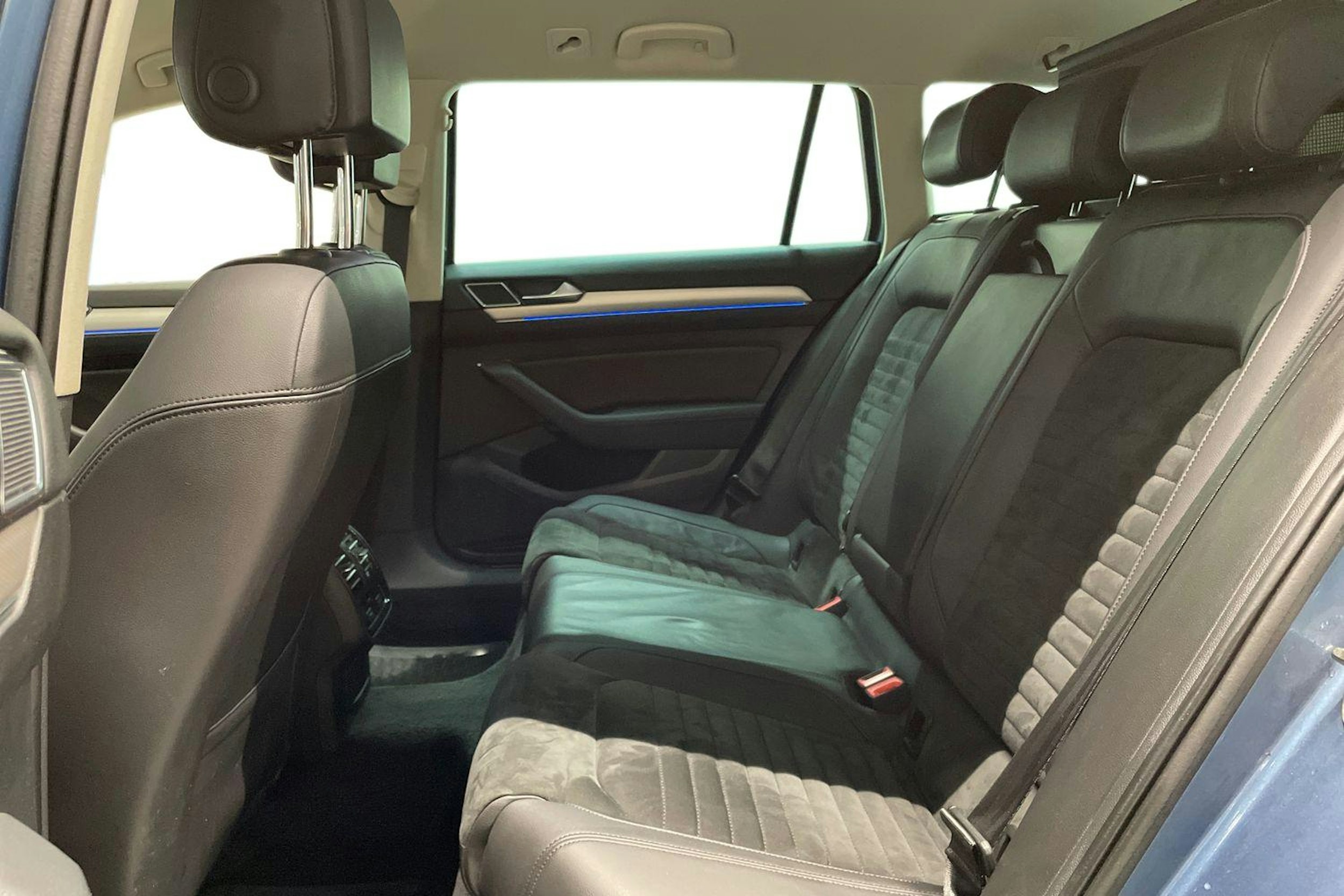 Sininen Volkswagen PASSAT 2017 kuva 8.