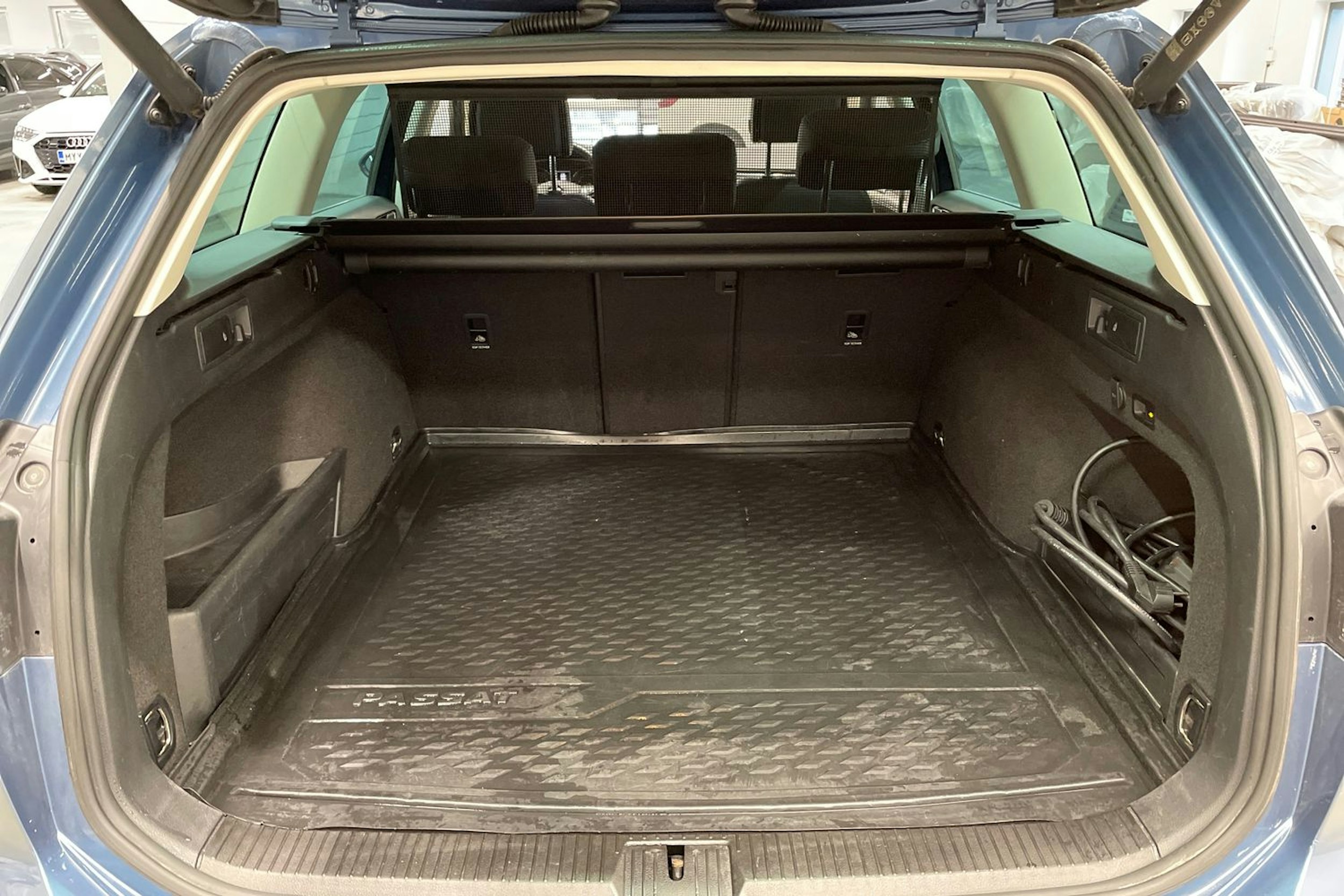 Sininen Volkswagen PASSAT 2017 kuva 12.