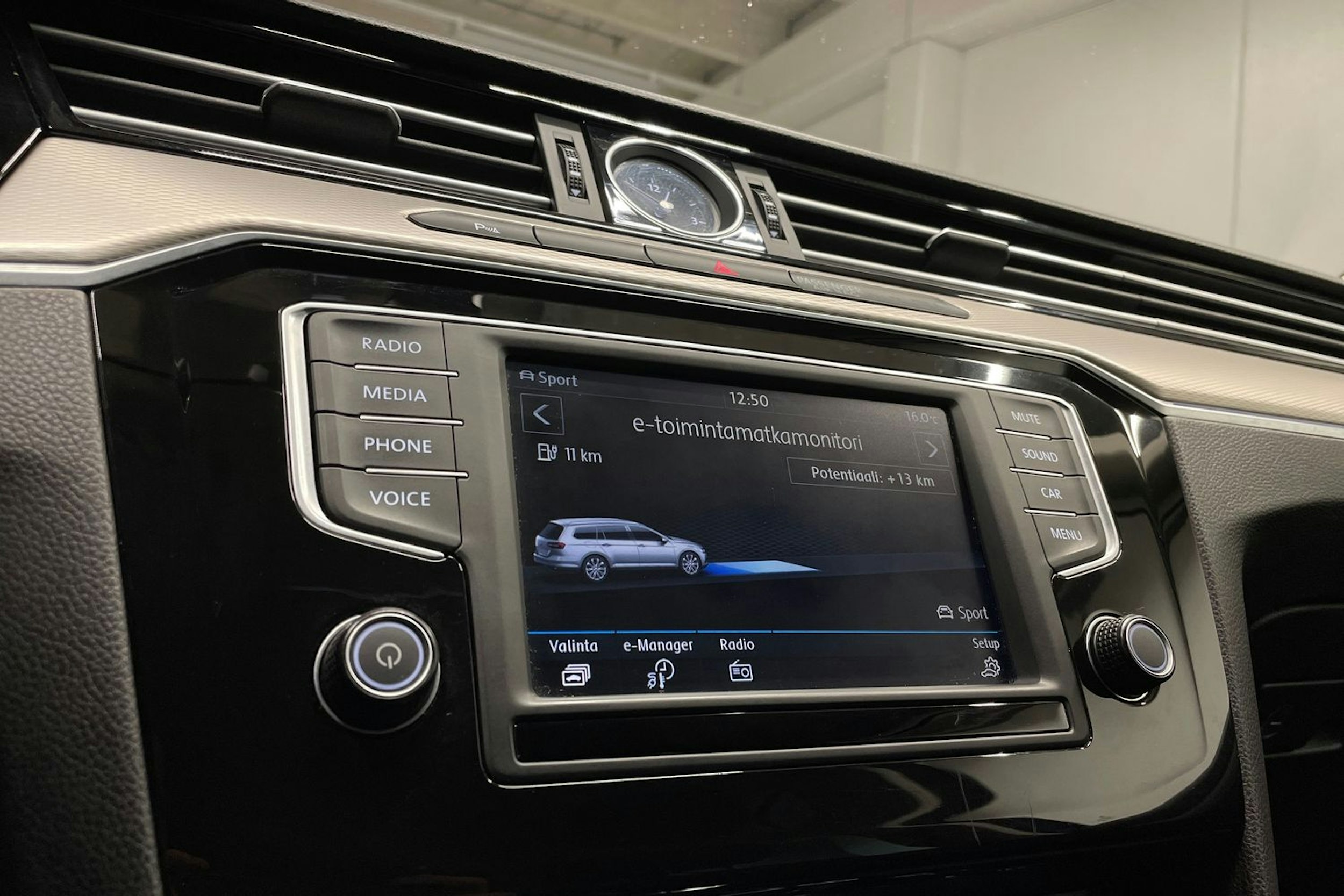 Sininen Volkswagen PASSAT 2017 kuva 19.