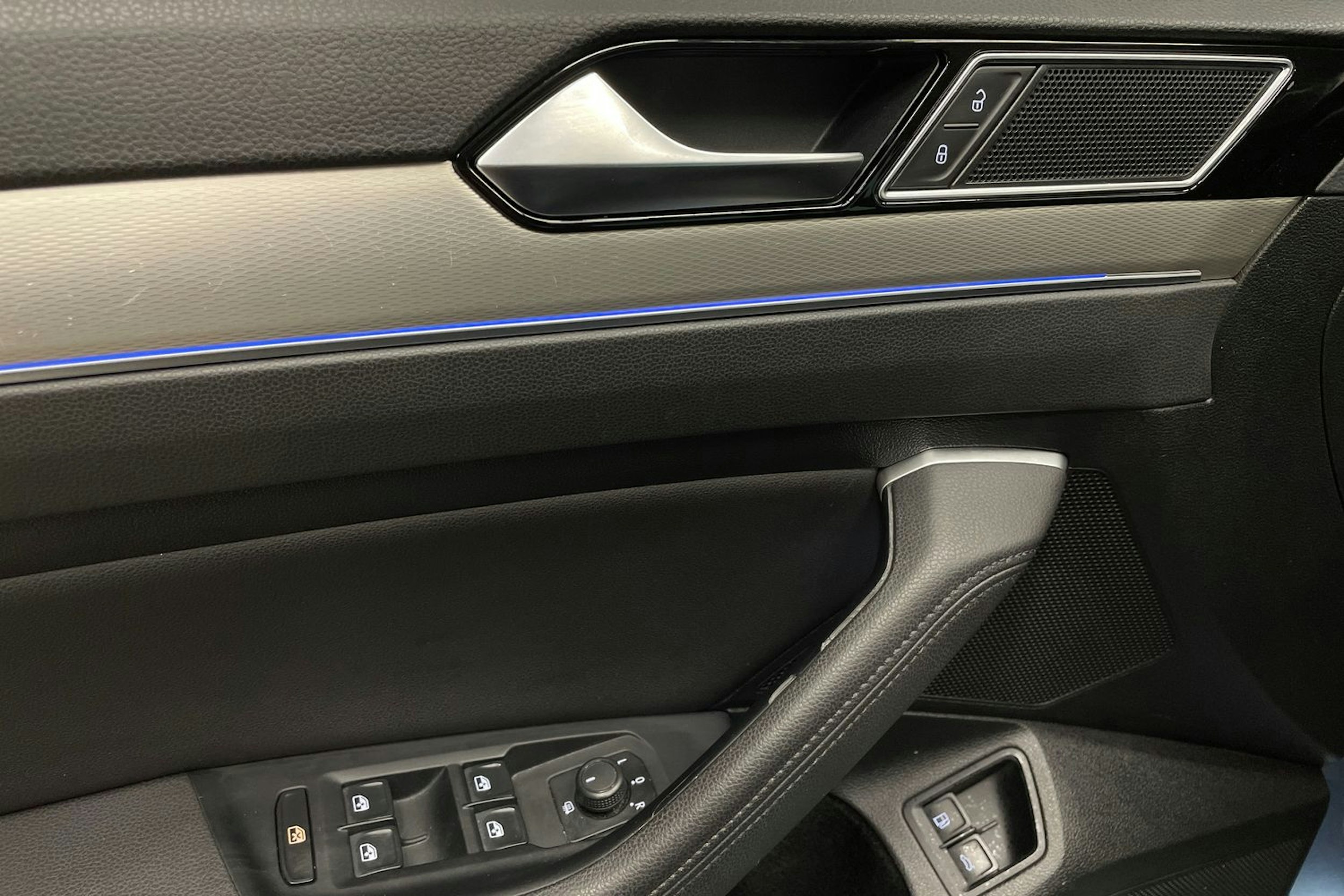 Sininen Volkswagen PASSAT 2017 kuva 24.