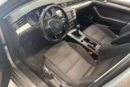 harmaa Volkswagen Passat 2017 kuva 3.