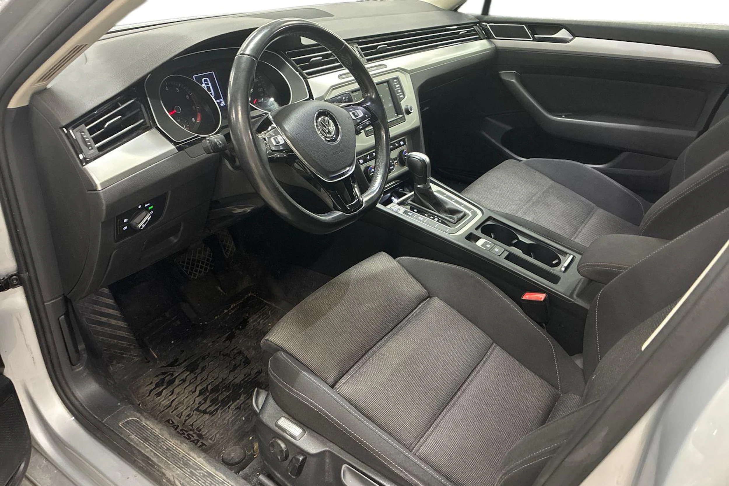 met. hopea Volkswagen Passat 2017 kuva 3.