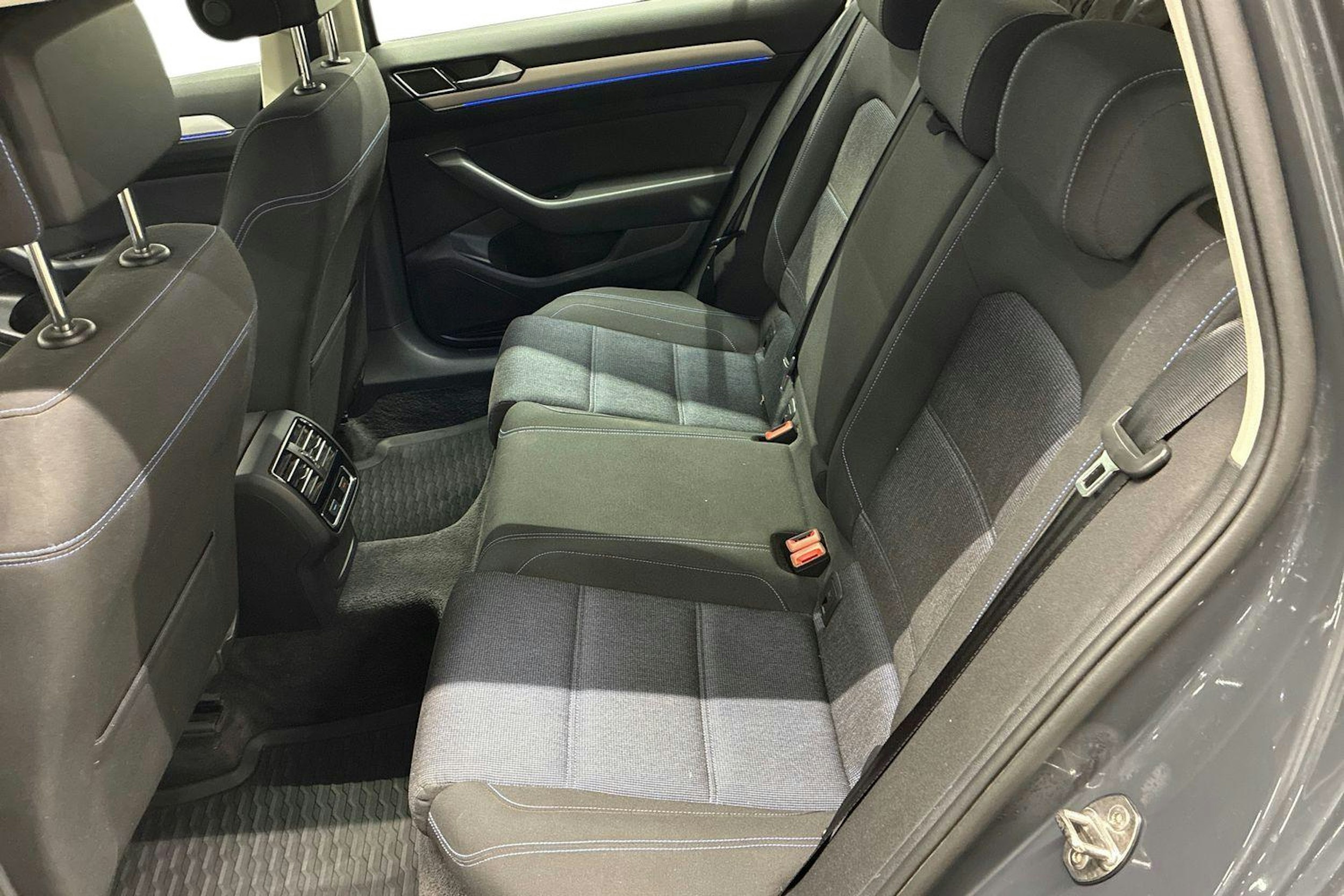 Harmaa Volkswagen PASSAT 2017 kuva 8.