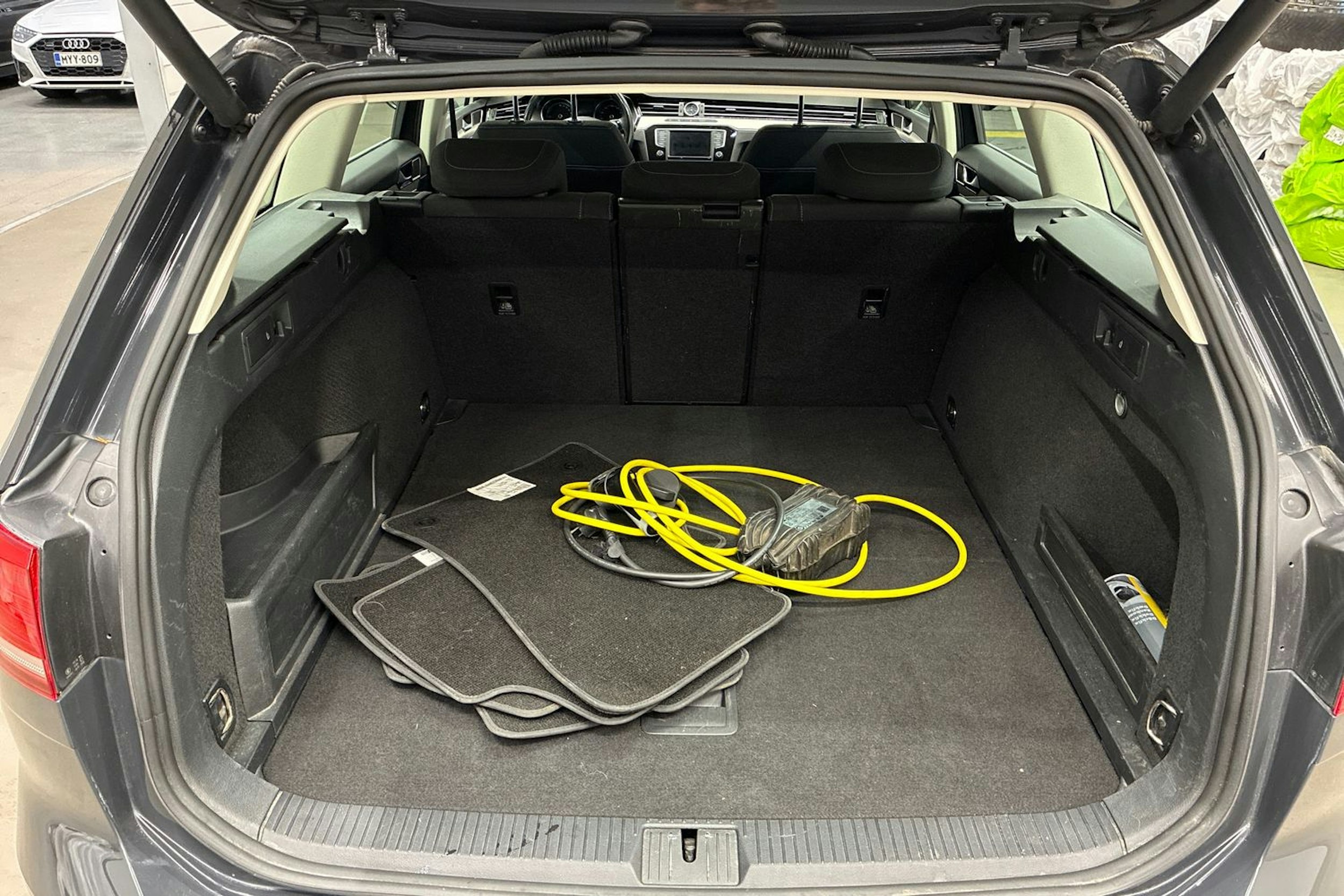 Harmaa Volkswagen PASSAT 2017 kuva 15.