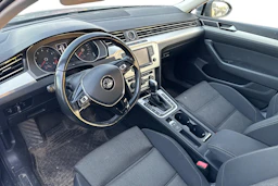 harmaa Volkswagen Passat 2017 kuva 3.