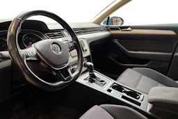 sininen Volkswagen Passat 2017 kuva 6.