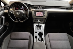 sininen Volkswagen Passat 2017 kuva 7.