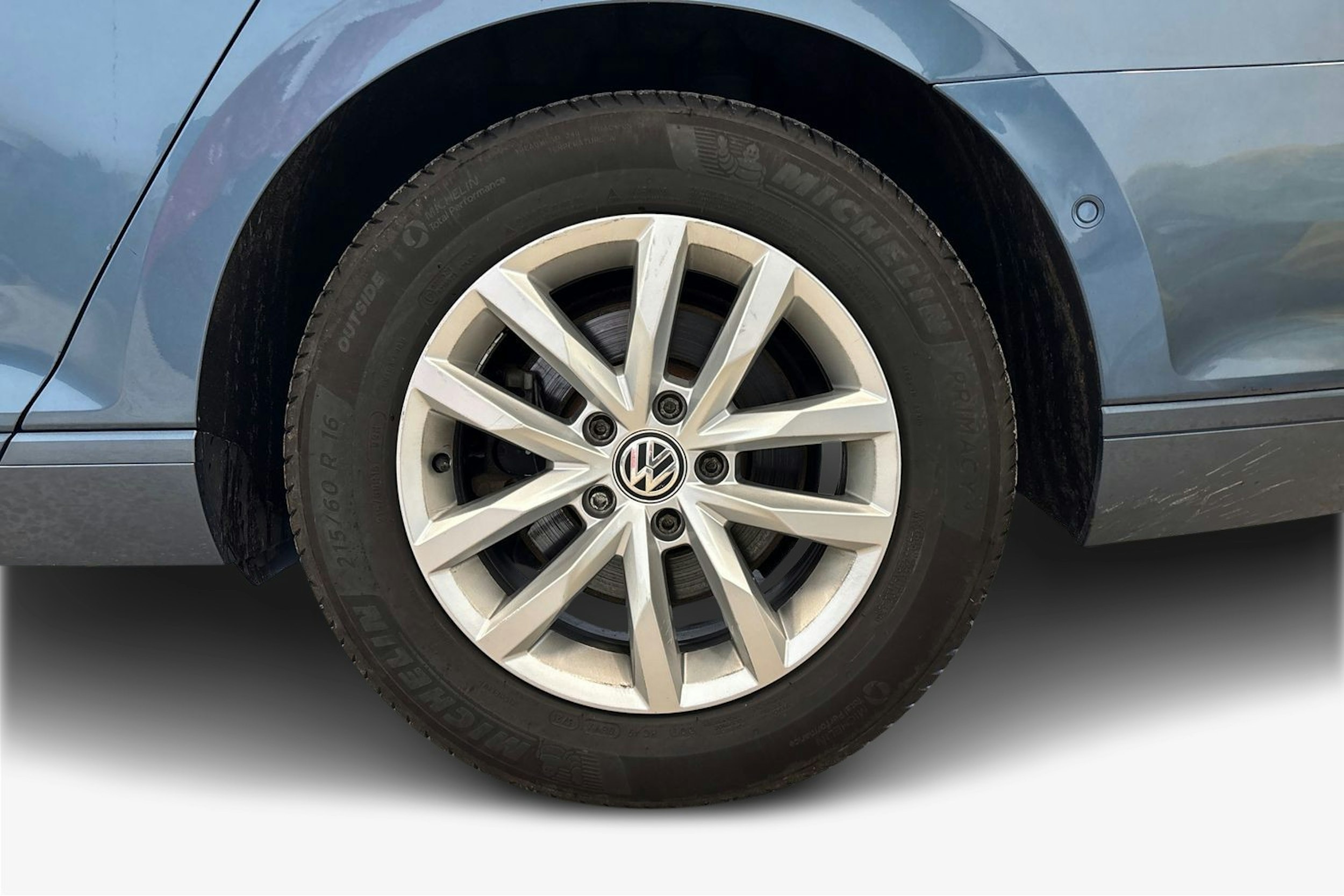 sininen Volkswagen Passat 2017 kuva 9.