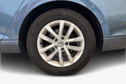 sininen Volkswagen Passat 2017 kuva 9.