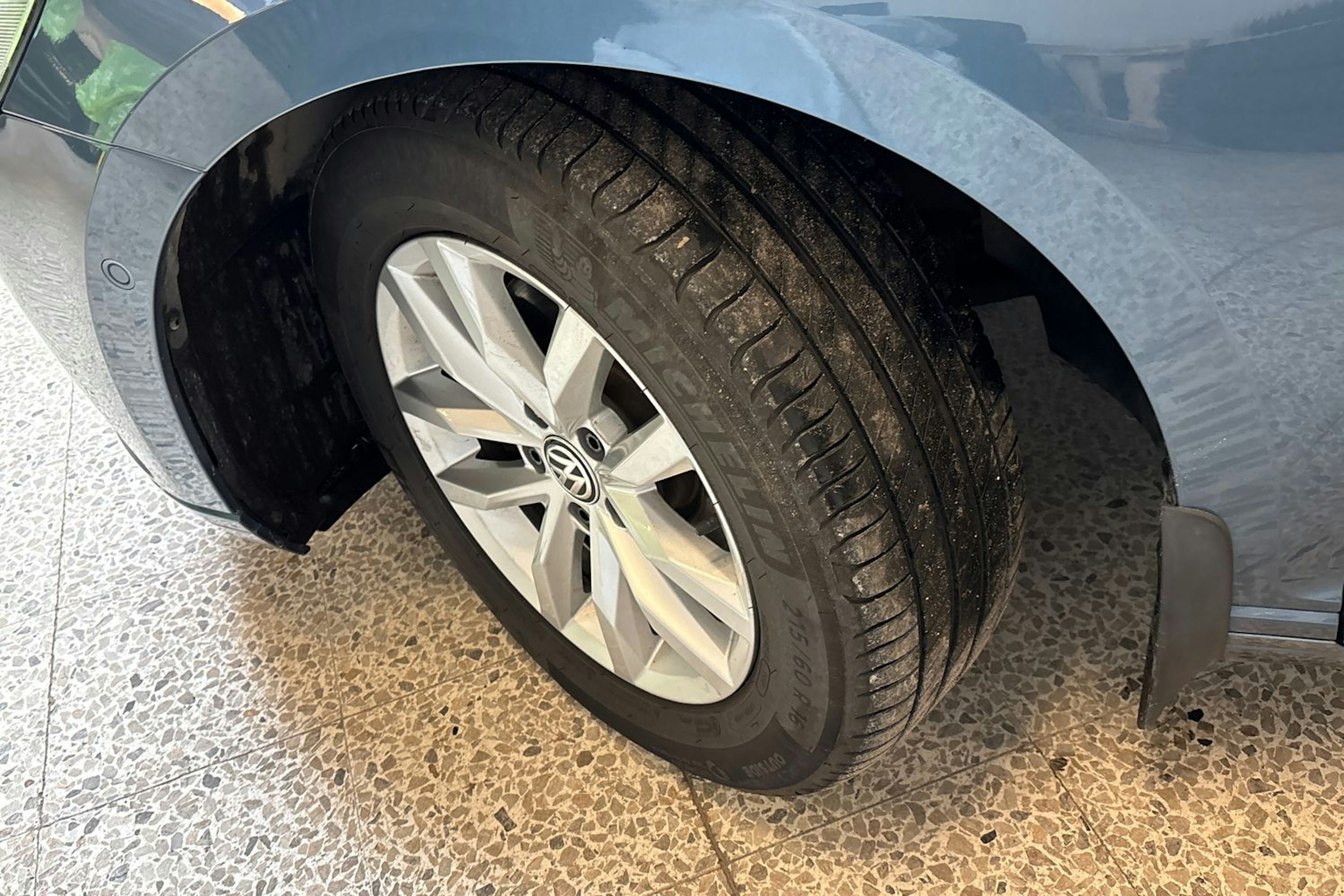 sininen Volkswagen Passat 2017 kuva 10.