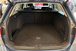 sininen Volkswagen Passat 2017 kuva 11.