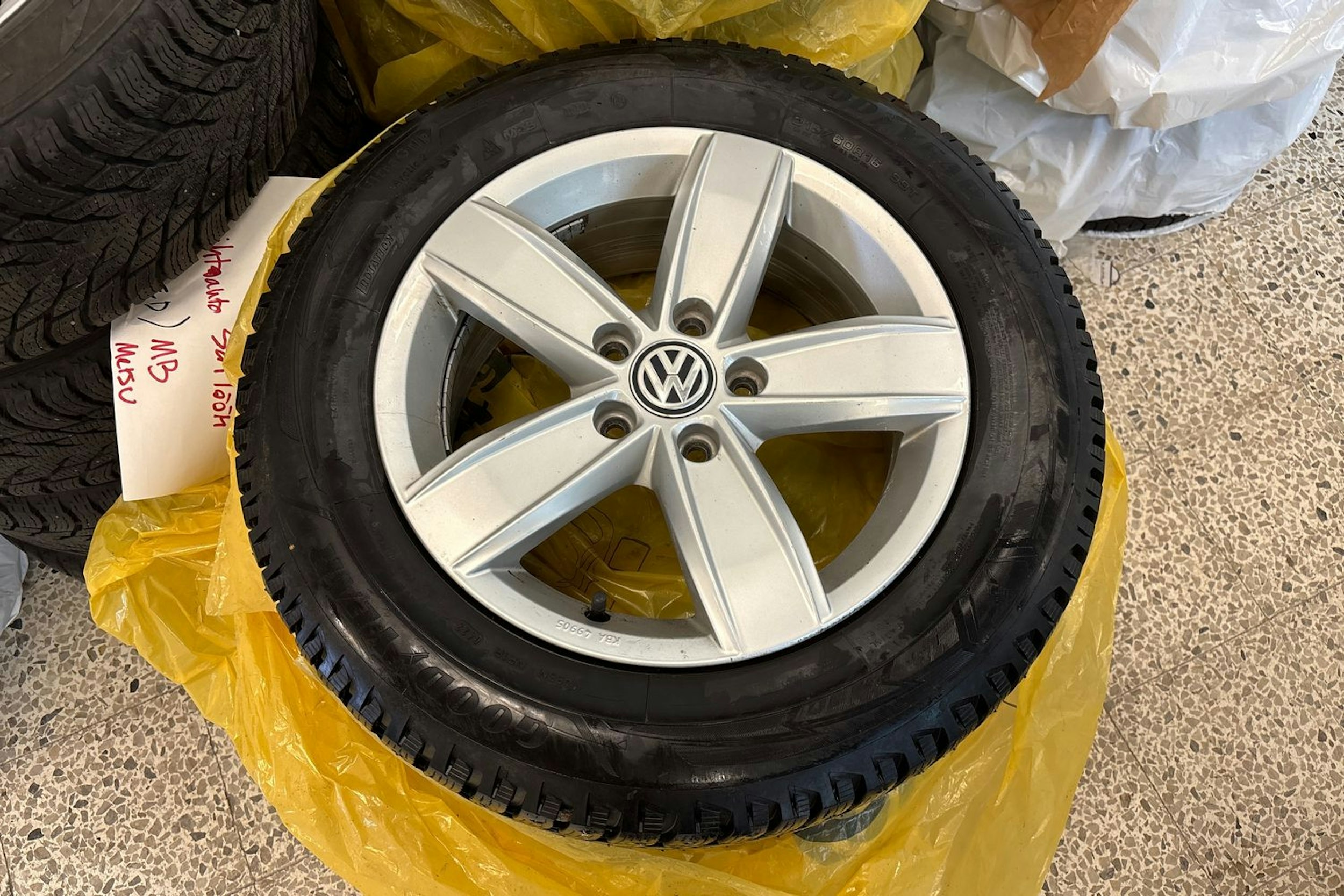 sininen Volkswagen Passat 2017 kuva 13.