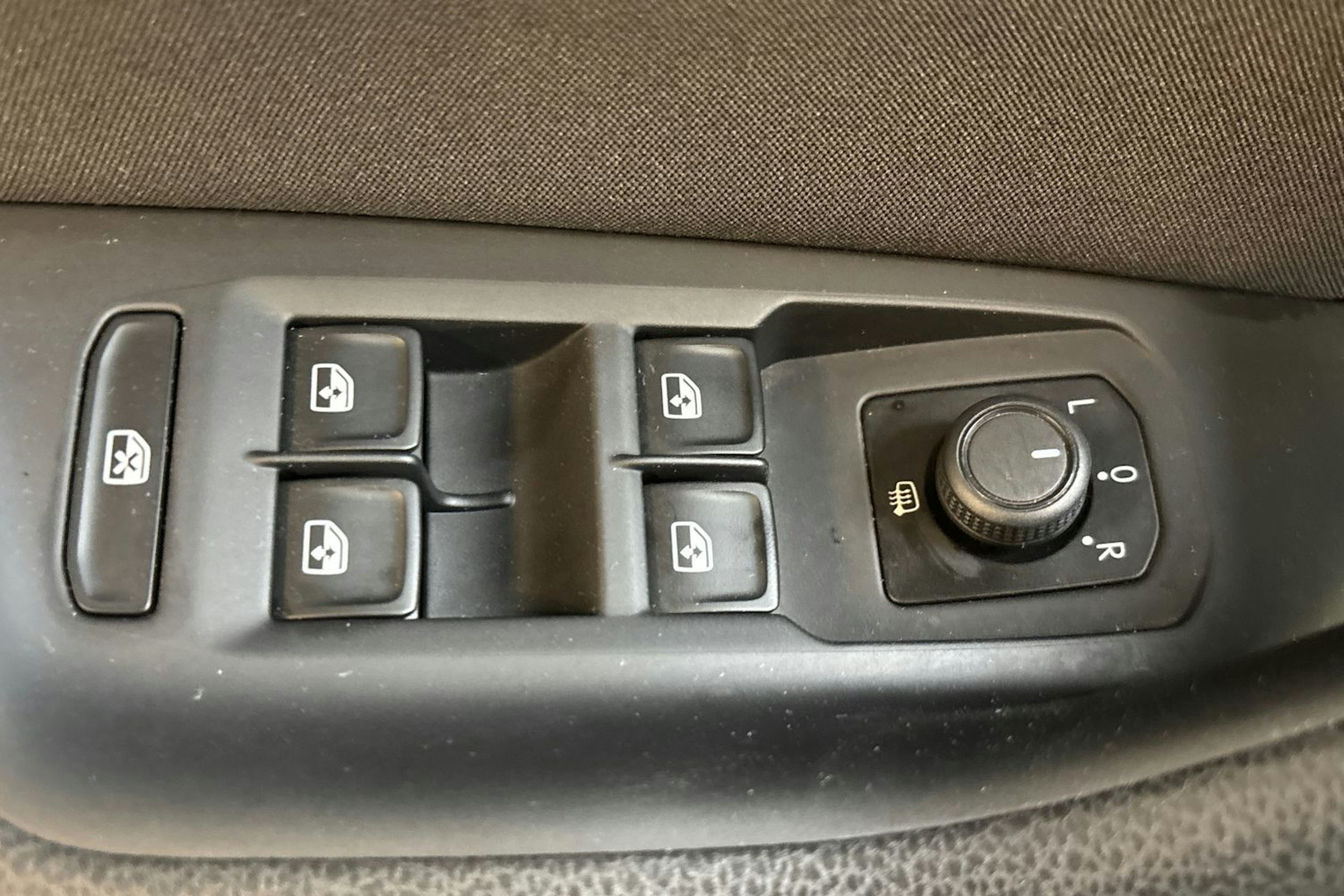 sininen Volkswagen Passat 2017 kuva 14.