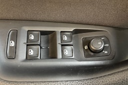 sininen Volkswagen Passat 2017 kuva 14.