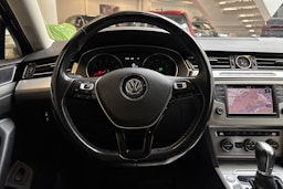 sininen Volkswagen Passat 2017 kuva 19.