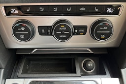 sininen Volkswagen Passat 2017 kuva 25.