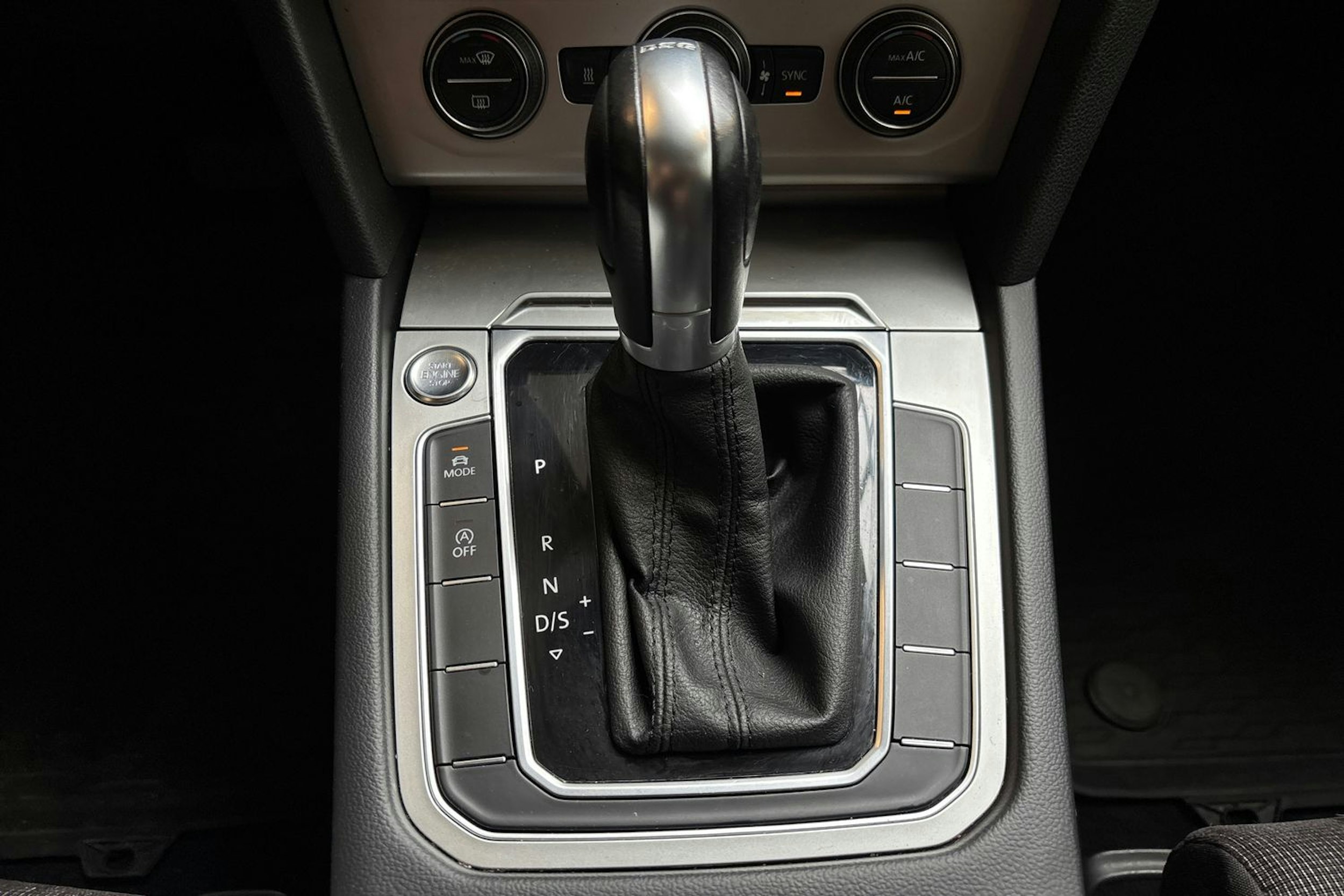 sininen Volkswagen Passat 2017 kuva 26.