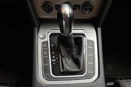 sininen Volkswagen Passat 2017 kuva 26.