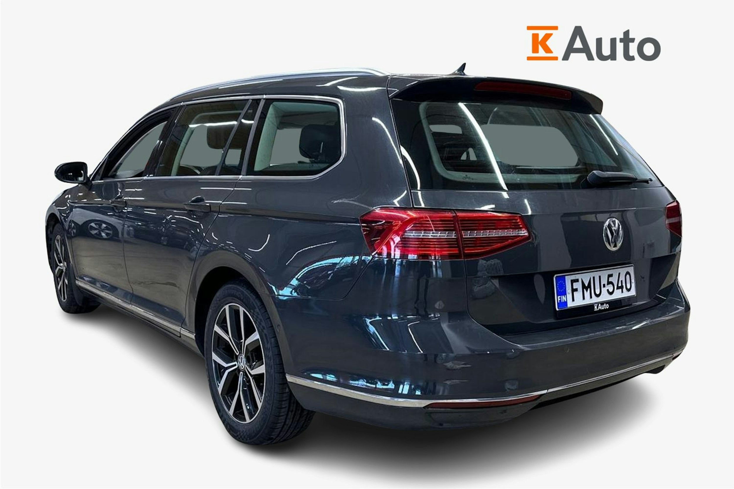 harmaa Volkswagen Passat 2017 kuva 2.