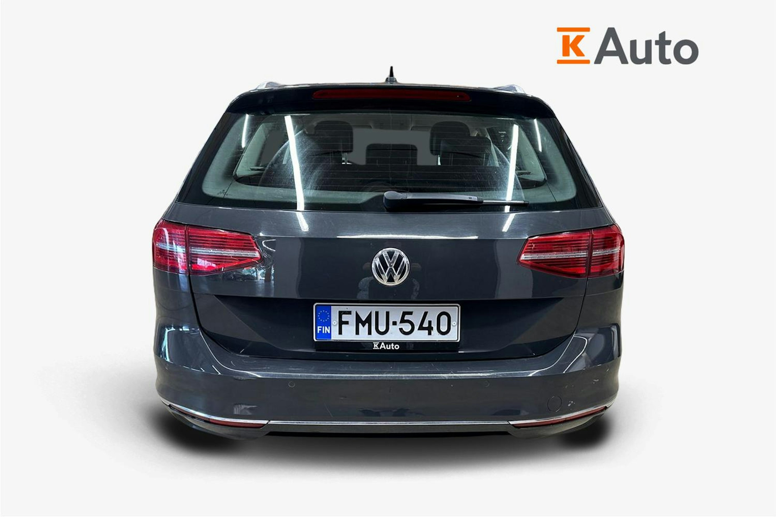 harmaa Volkswagen Passat 2017 kuva 3.