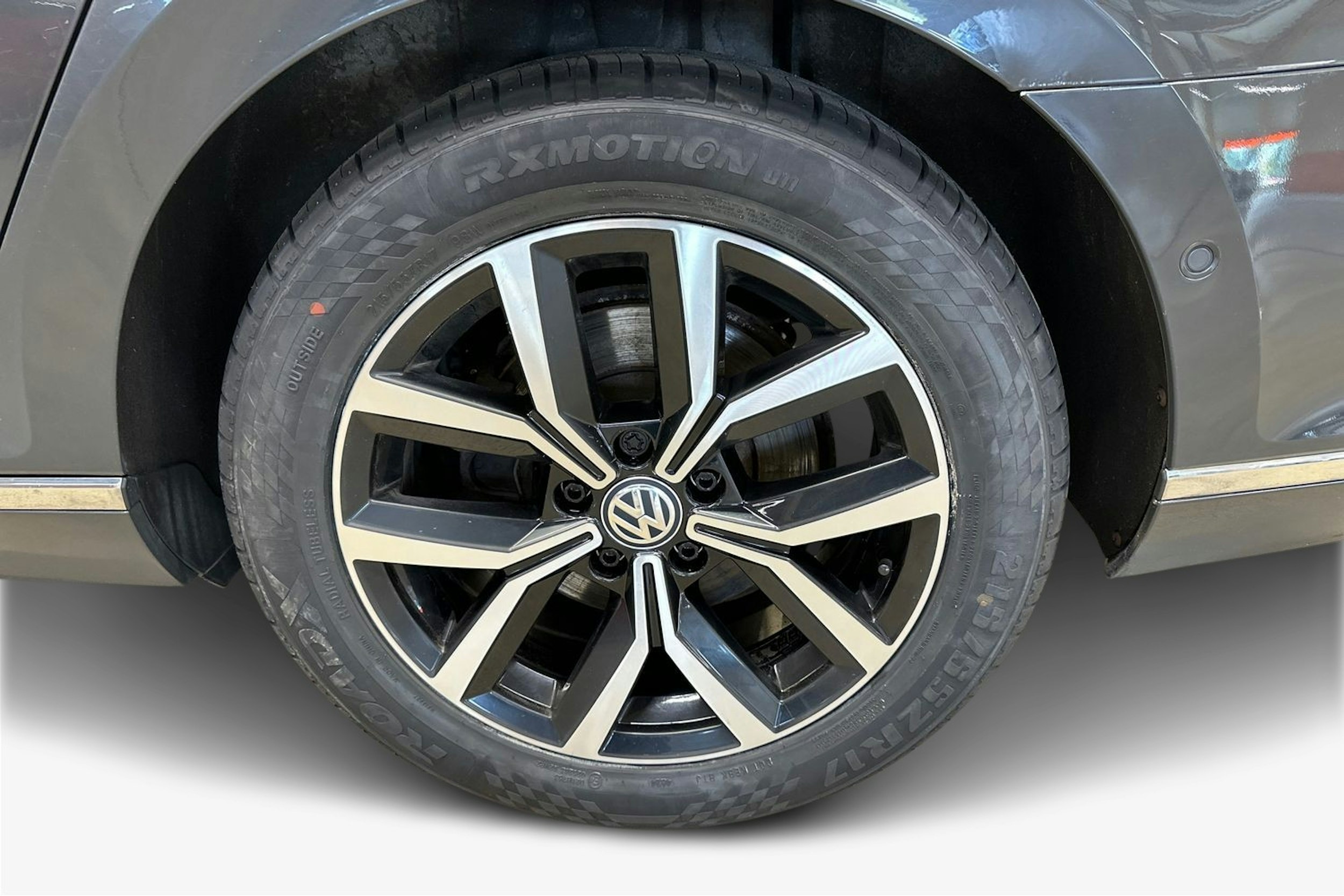 harmaa Volkswagen Passat 2017 kuva 11.