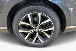 harmaa Volkswagen Passat 2017 kuva 11.