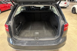 harmaa Volkswagen Passat 2017 kuva 16.