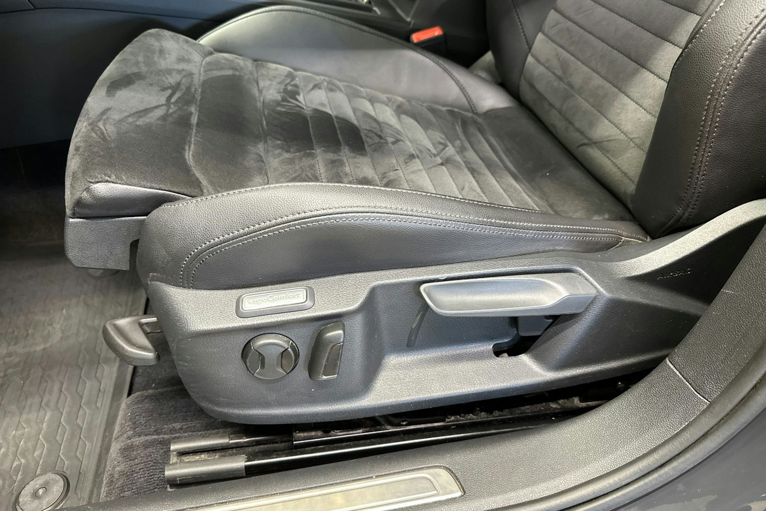 harmaa Volkswagen Passat 2017 kuva 18.