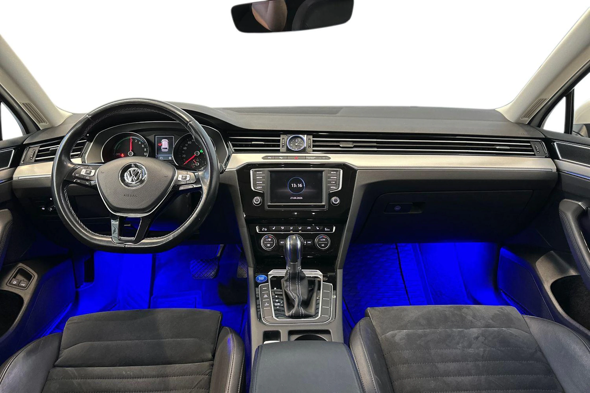 valkoinen Volkswagen Passat 2017 kuva 9.