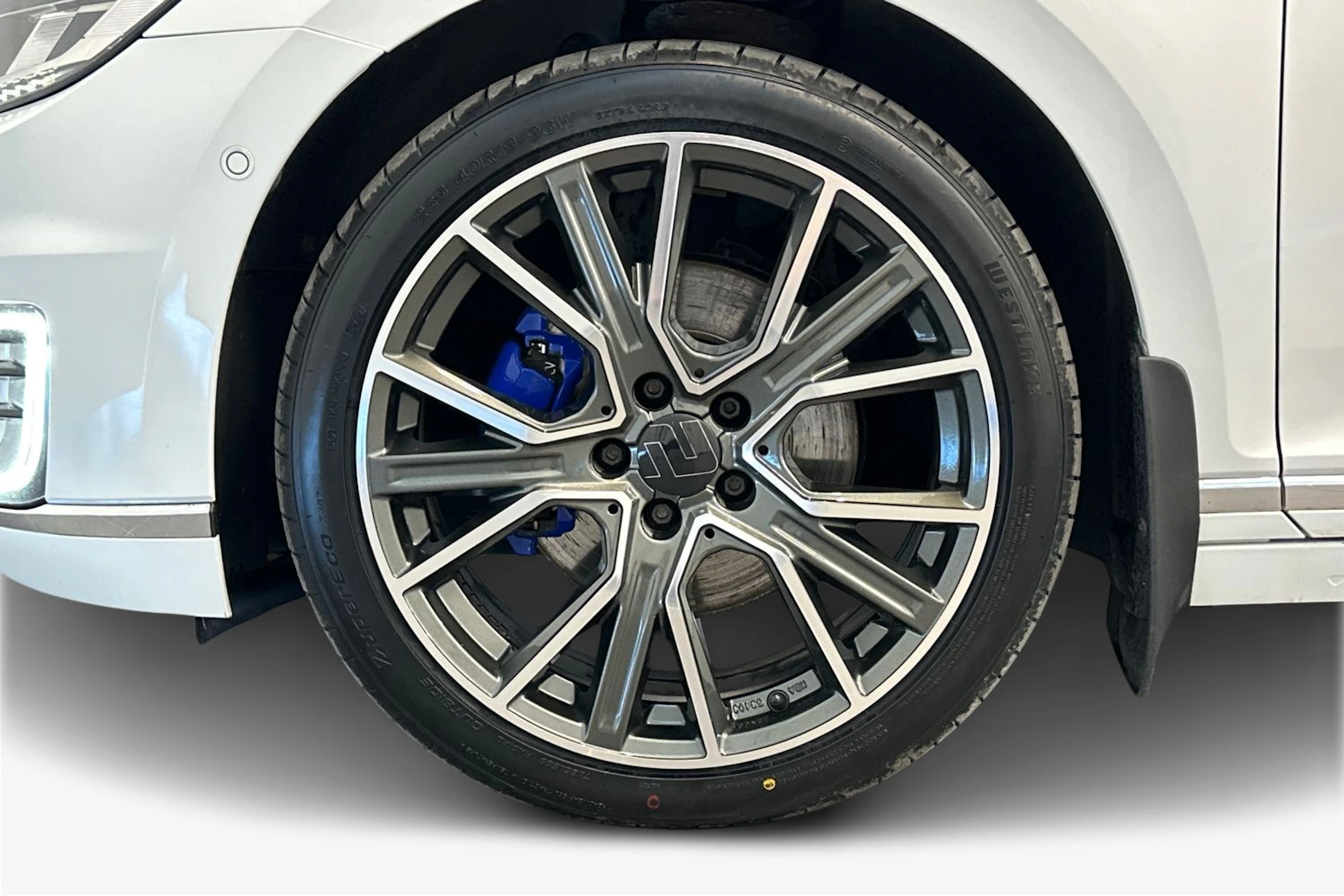 valkoinen Volkswagen Passat 2017 kuva 12.