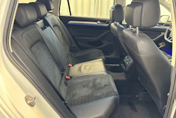 valkoinen Volkswagen Passat 2017 kuva 15.
