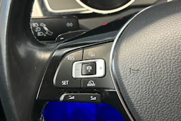 valkoinen Volkswagen Passat 2017 kuva 22.