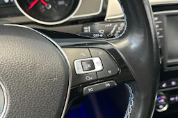 valkoinen Volkswagen Passat 2017 kuva 23.