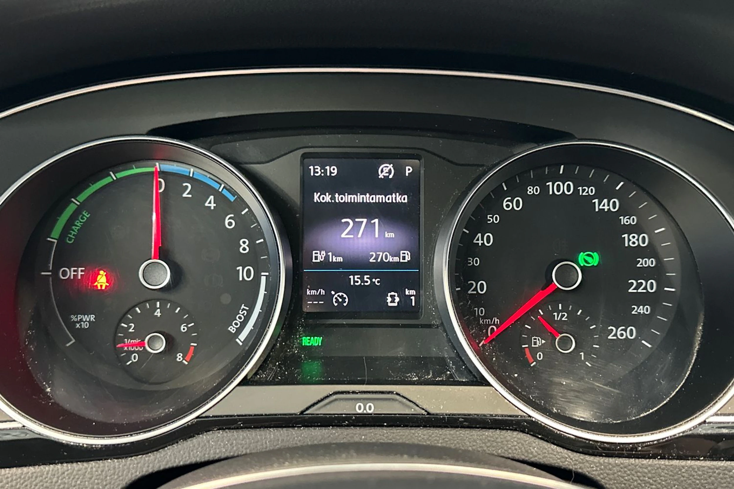 valkoinen Volkswagen Passat 2017 kuva 24.