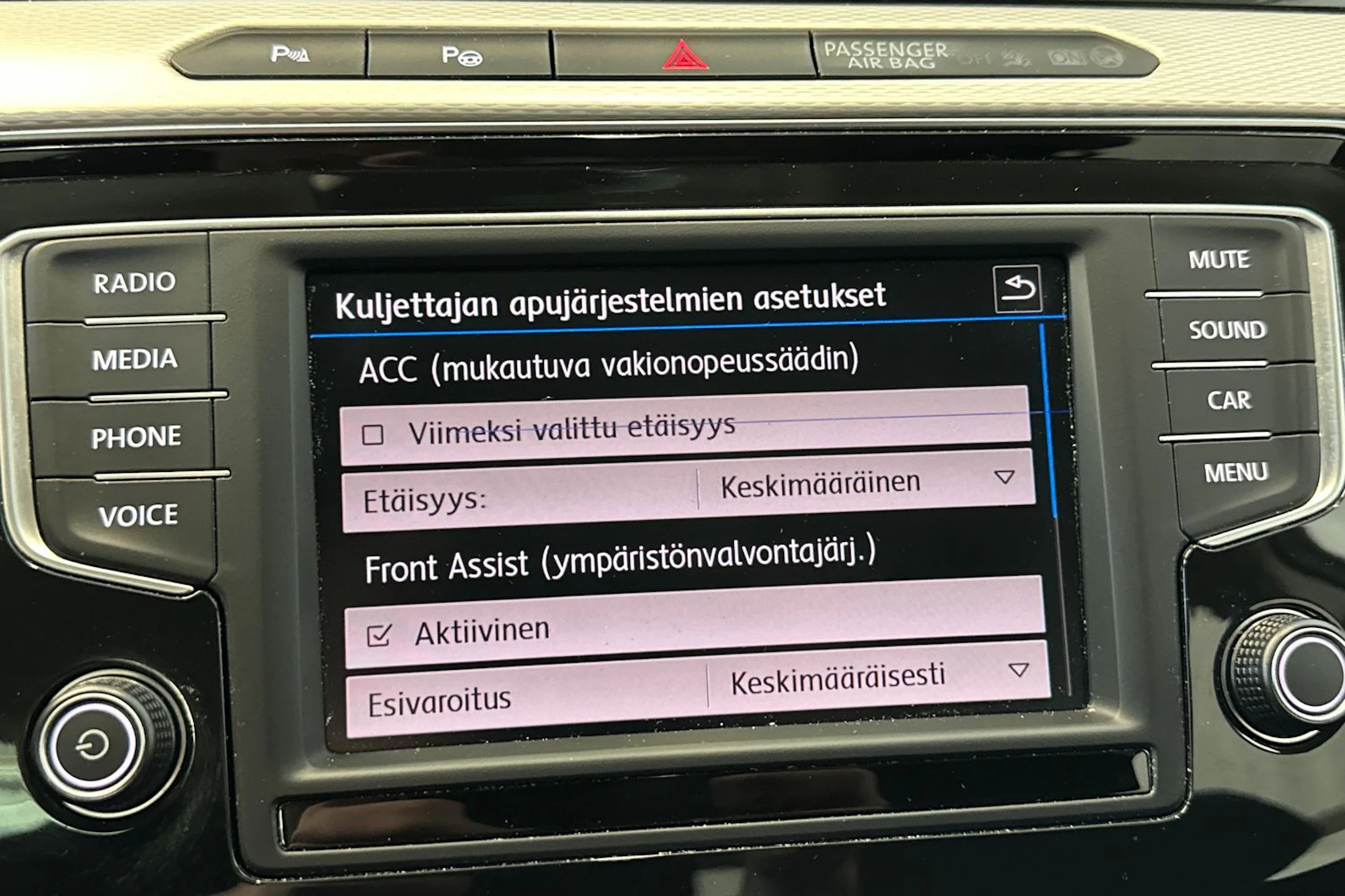 valkoinen Volkswagen Passat 2017 kuva 27.