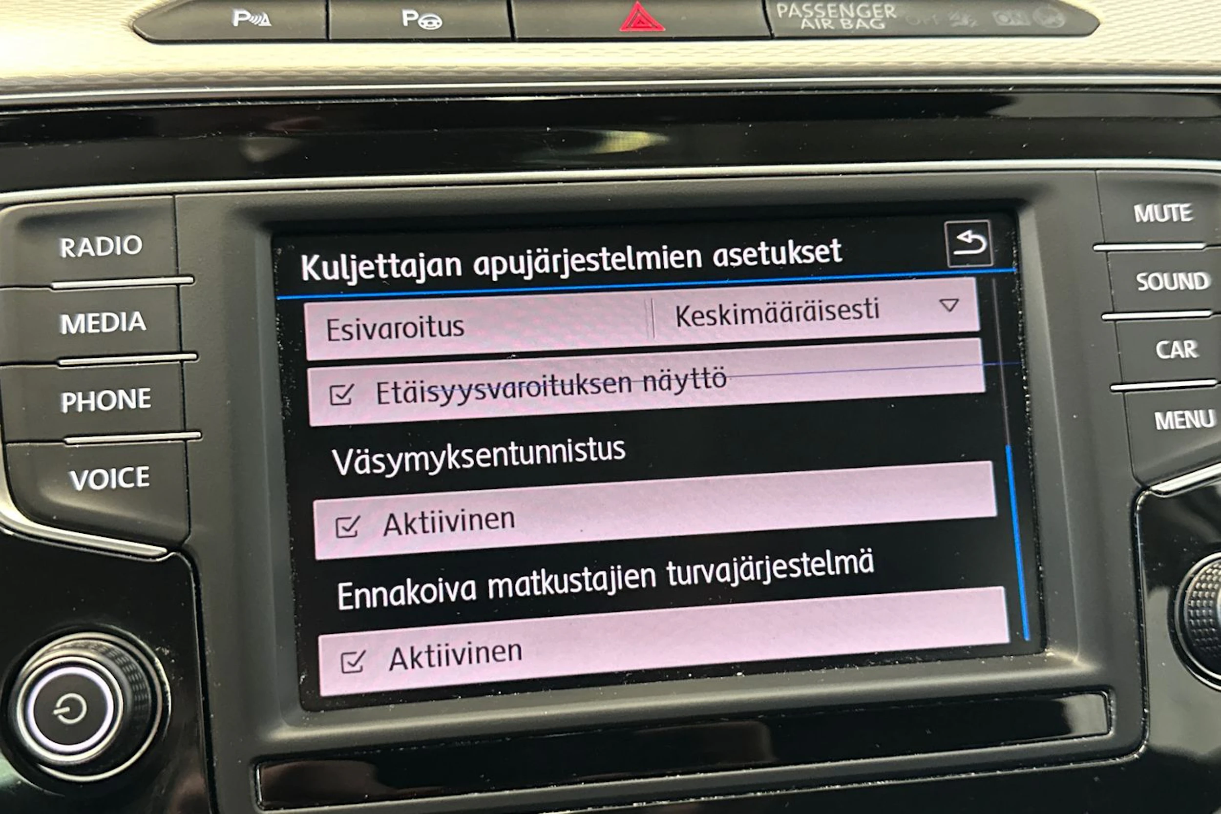 valkoinen Volkswagen Passat 2017 kuva 28.