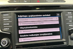 valkoinen Volkswagen Passat 2017 kuva 28.